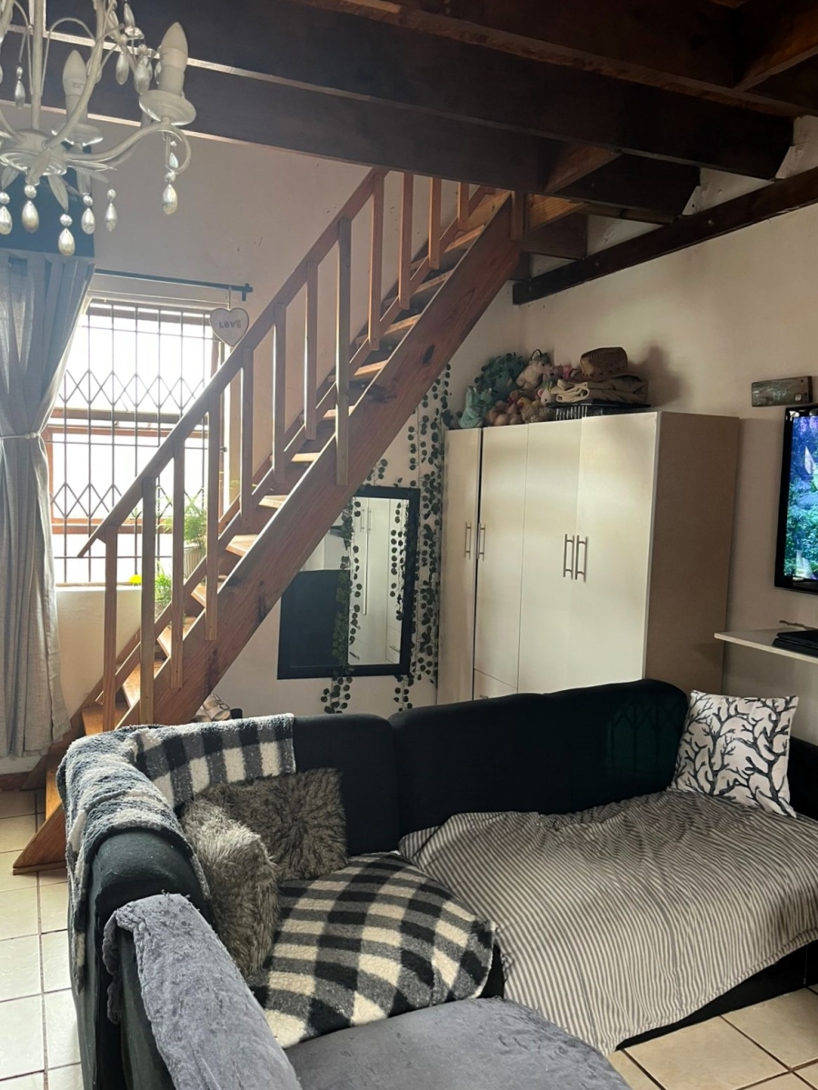 5 Bedroom Property for Sale in Noorsekloof Eastern Cape